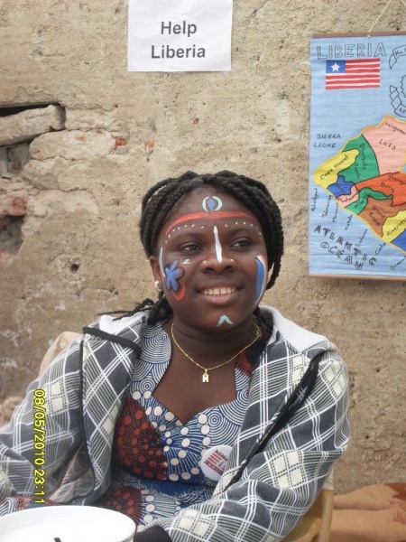 eine 14-jahrige Liberianerin bei den Afrika-Tagen Mering 2010
