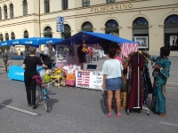 selbstgenähte Kleider aus Liberia in München 2011