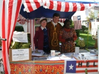 zwei-fleissige-helferinnen-in-puchheim-2015
