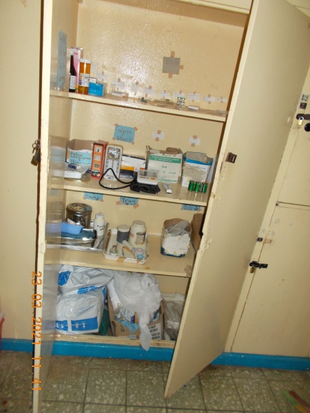 schwesternschrank-im-bmc-krankenhaus-eine-einzige-blutdruckmanschette