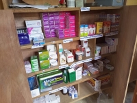einer der Medikamentenschränke in der Mawah-Buschclinic
