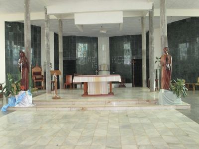 Der Altar der größten katholischen Kirche in Liberia, der Kathedrale in Gbarnga