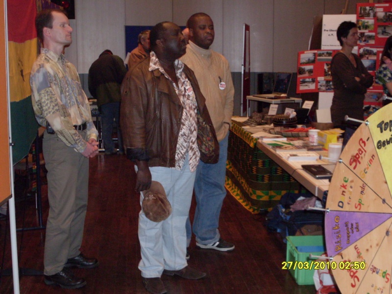 der-schatzmeister-der-organisation-robert-sommer-und-die-liberianischen-vorstandsmitglieder-francis-amissah-und-dorbor-kerkulah-2010-in-taufkirchen