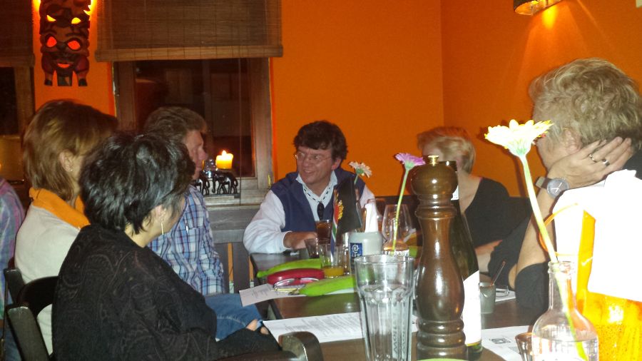 multikultureller-stammtisch-2014-im-muenchner-restaurant-savanna