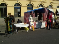 Dorbor Kerkulah aus Liberia zeigt den Münchner beim Streetlife-Festival im Sept. 2012 Plantains
