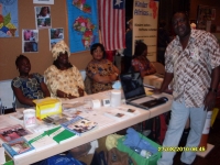 liberianerinnen-wie-haja-fofana-u-a-praesentieren-ihr-land-auf-einem-afrika-tag-in-taufkirchen-2010