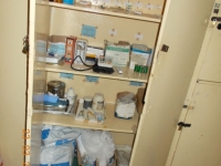 schwesternschrank-im-bmc-krankenhaus-eine-einzige-blutdruckmanschette